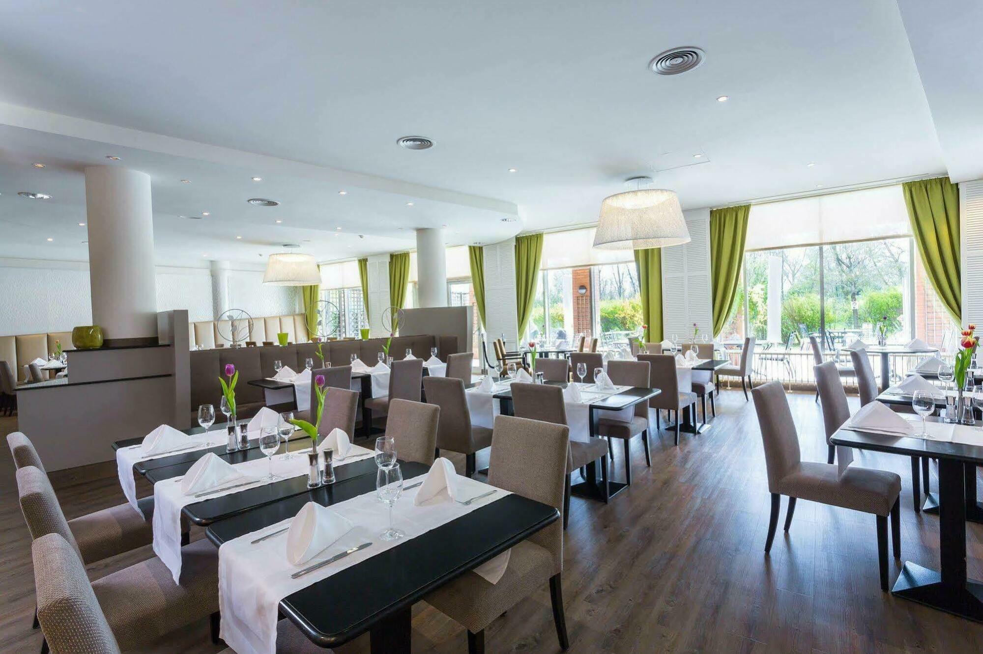 Hilton Garden South Hotel Wien